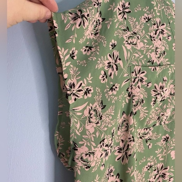 Torrid Green Pink Floral Blouse Short Sleeves Size 2 Equivalent To A 2X - Picture 5 of 6